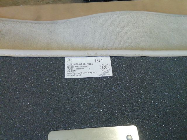 bontott MERCEDES-BENZ E-CLASS Szőnyeg Szett