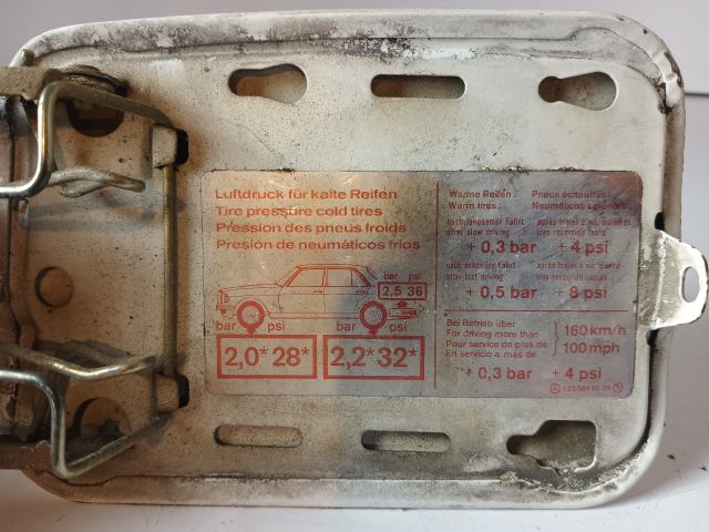 bontott MERCEDES-BENZ E-CLASS Tankajtó