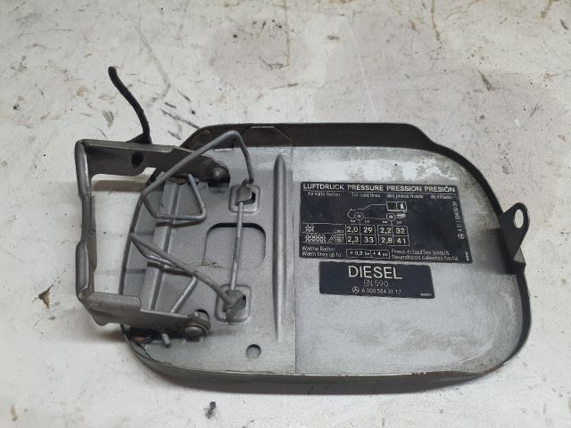 bontott MERCEDES-BENZ E-CLASS Tankajtó