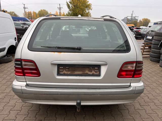 bontott MERCEDES-BENZ E-CLASS Tanksapka