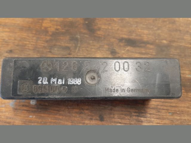 bontott MERCEDES-BENZ E-CLASS Világítás Relé