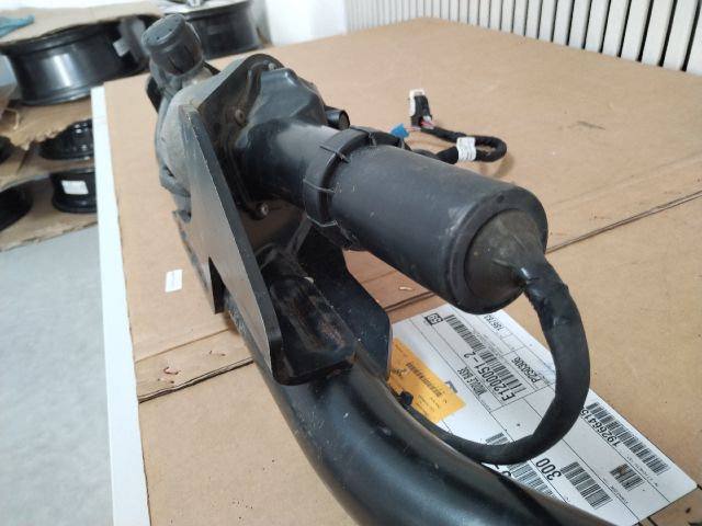 bontott MERCEDES-BENZ E-CLASS Vonóhorog