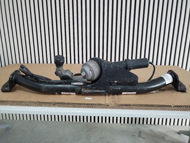 bontott MERCEDES-BENZ E-CLASS Vonóhorog