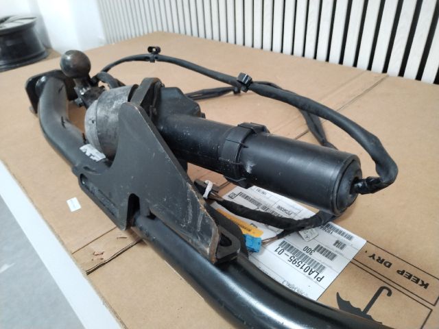 bontott MERCEDES-BENZ E-CLASS Vonóhorog