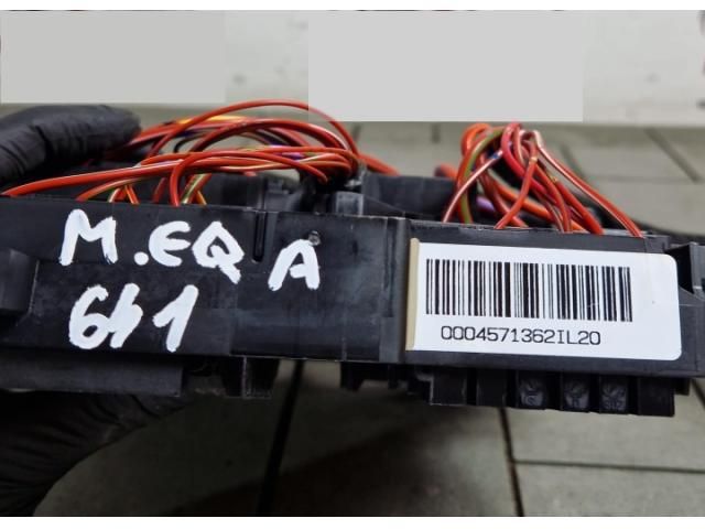 bontott MERCEDES-BENZ EQA Biztosítéktábla Motortér