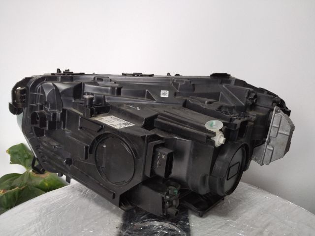 bontott MERCEDES-BENZ EQA Jobb Fényszóró