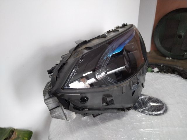 bontott MERCEDES-BENZ EQA Jobb Fényszóró