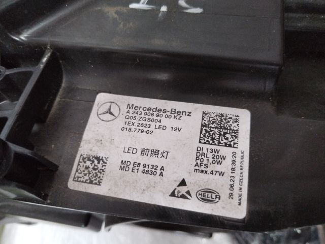 bontott MERCEDES-BENZ EQA Jobb Fényszóró