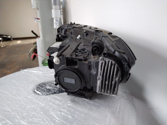 bontott MERCEDES-BENZ EQA Jobb Fényszóró