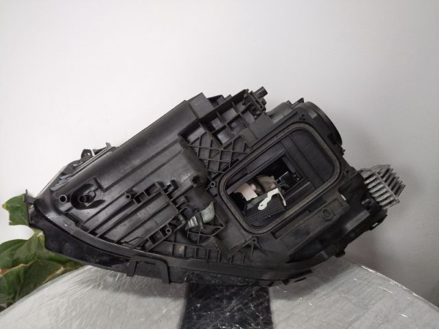 bontott MERCEDES-BENZ EQA Jobb Fényszóró