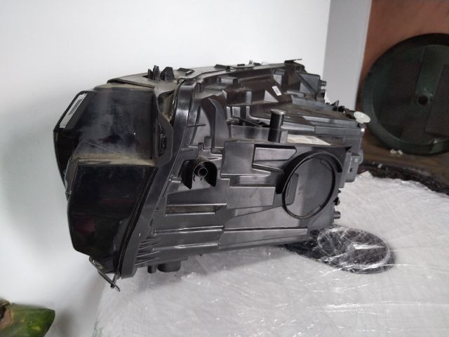 bontott MERCEDES-BENZ EQA Jobb Fényszóró