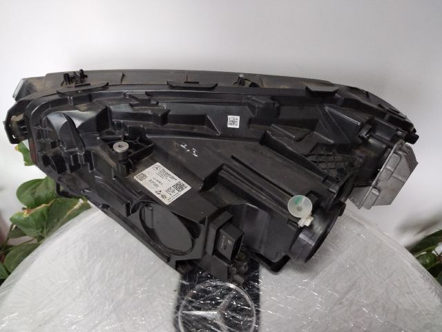 bontott MERCEDES-BENZ EQA Jobb Fényszóró