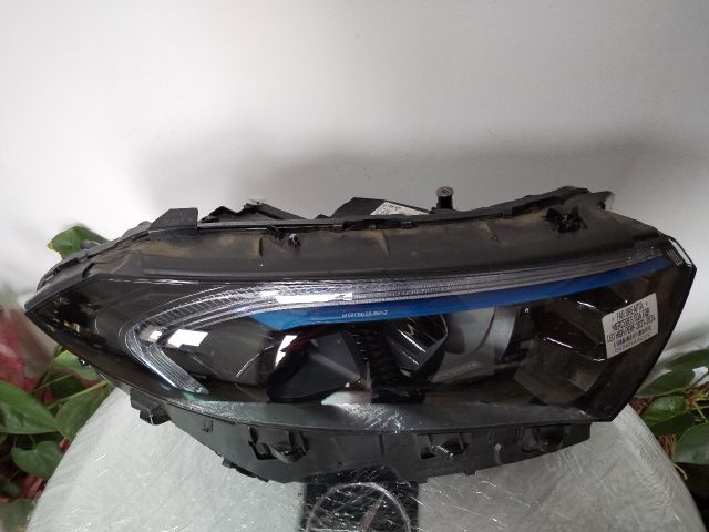 bontott MERCEDES-BENZ EQA Jobb Fényszóró