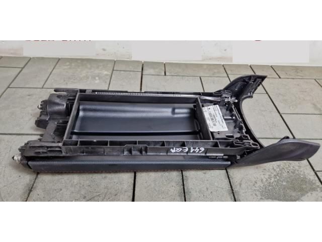 bontott MERCEDES-BENZ EQA Könyöklő