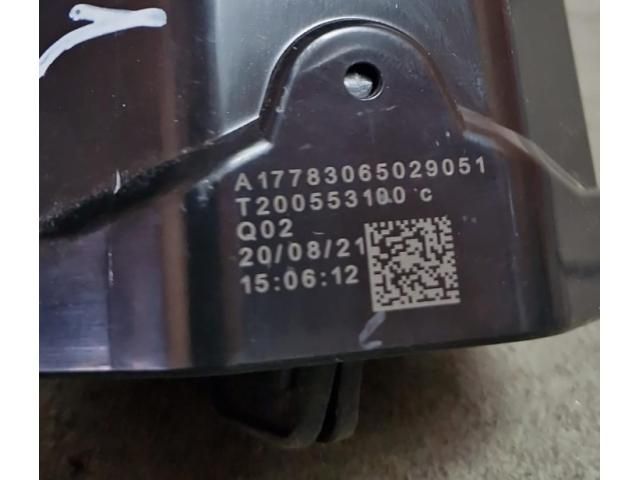 bontott MERCEDES-BENZ EQA Középső Szellőző