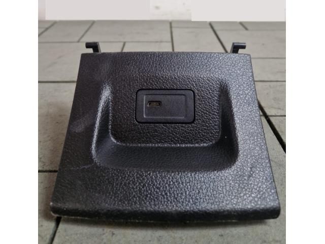 bontott MERCEDES-BENZ EQA USB HUB