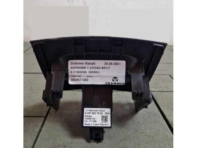 bontott MERCEDES-BENZ EQA USB HUB