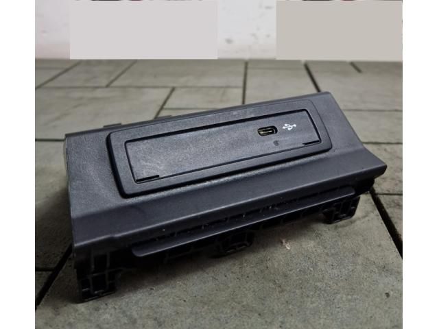 bontott MERCEDES-BENZ EQA USB HUB