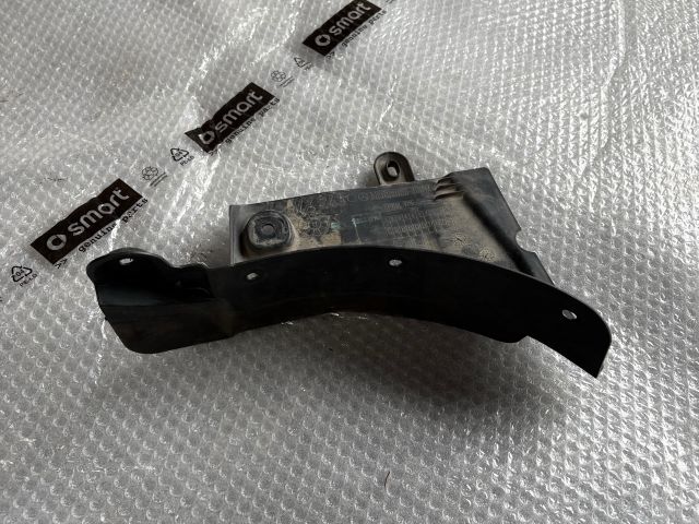 bontott MERCEDES-BENZ EQB Bal Küszöb Légterelő