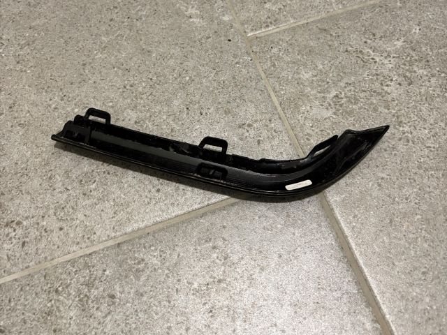 bontott MERCEDES-BENZ EQB Első Lökhárító Díszléc