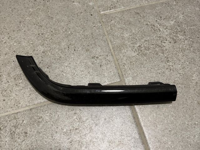 bontott MERCEDES-BENZ EQB Első Lökhárító Díszléc