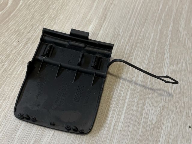 bontott MERCEDES-BENZ EQB Hátsó Vonószem Burkolat