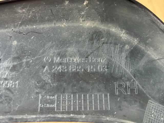 bontott MERCEDES-BENZ EQB Jobb első Lökhárító Díszléc