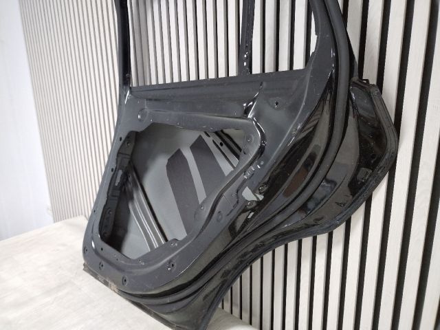 bontott MERCEDES-BENZ EQC Jobb hátsó Ajtó (Üres lemez)