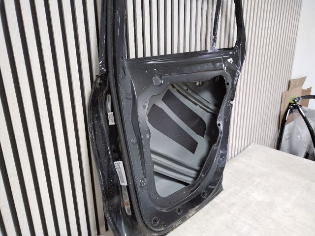 bontott MERCEDES-BENZ EQC Jobb hátsó Ajtó (Üres lemez)