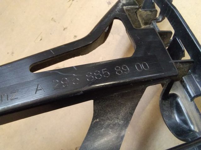 bontott MERCEDES-BENZ EQE Bal hátsó Oldal Lökhárító Tartó (Műanyag)