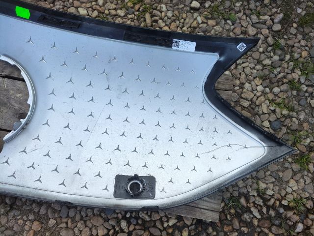 bontott MERCEDES-BENZ EQE Hűtőrács