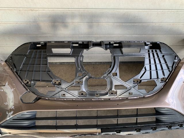 bontott MERCEDES-BENZ EQS Első Lökhárító (Üresen)