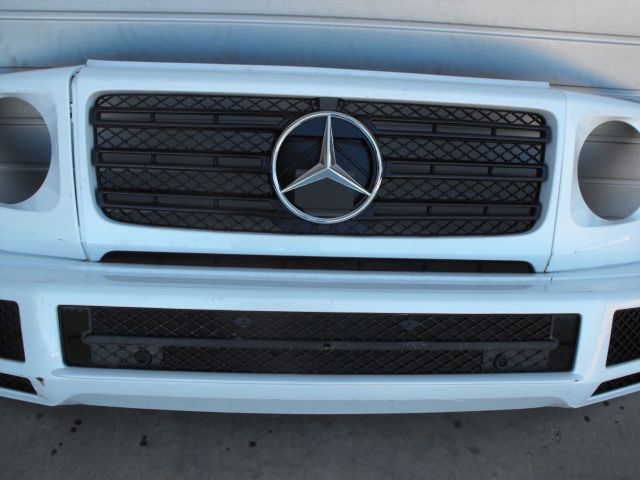 bontott MERCEDES-BENZ G-CLASS Első Lökhárító (Részeivel)