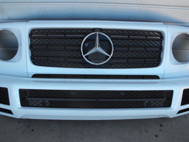 bontott MERCEDES-BENZ G-CLASS Első Lökhárító (Részeivel)