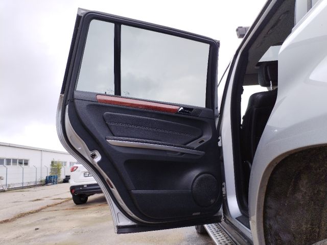 bontott MERCEDES-BENZ GL-CLASS Bal hátsó Ajtó (Üres lemez)