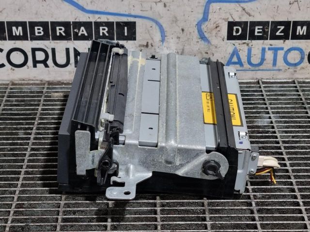 bontott MERCEDES-BENZ GL-CLASS CD / DVD Tár