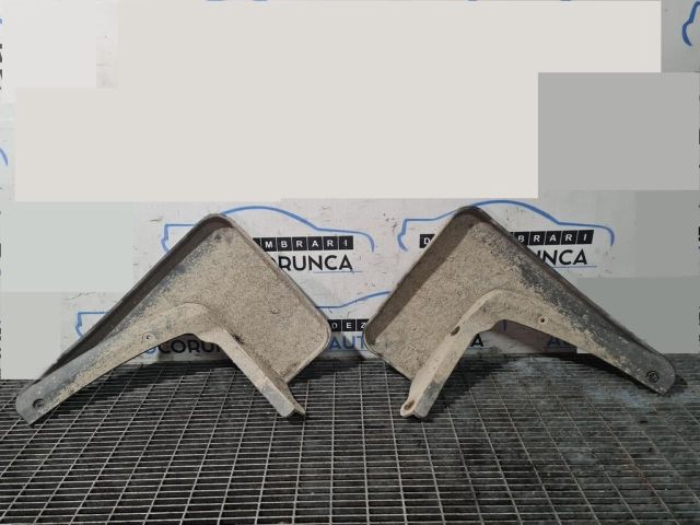 bontott MERCEDES-BENZ GL-CLASS Hátsó Sárvédő Gumi Pár