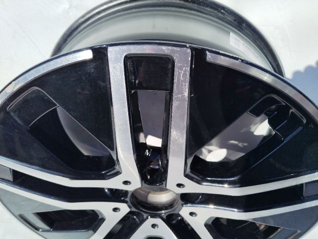 bontott MERCEDES-BENZ GLA Alufelni (1 db)