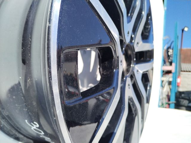 bontott MERCEDES-BENZ GLA Alufelni (1 db)