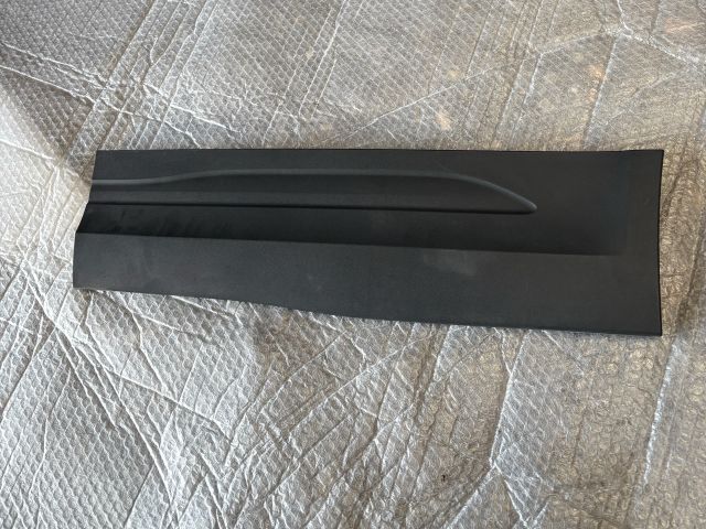 bontott MERCEDES-BENZ GLA Bal hátsó Ajtó Díszléc