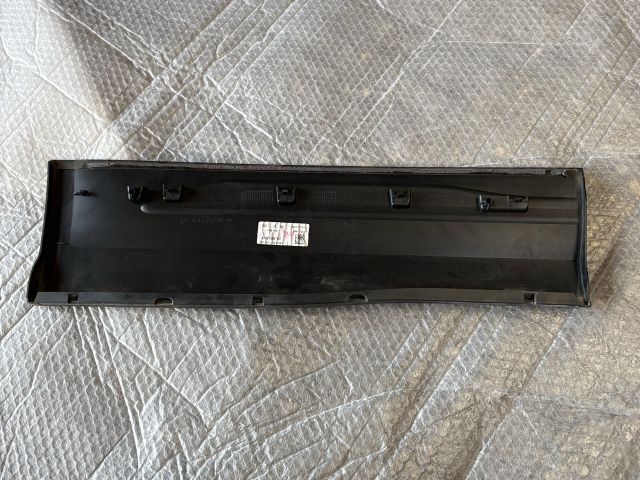 bontott MERCEDES-BENZ GLA Bal hátsó Ajtó Díszléc