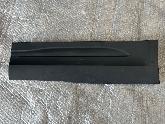 bontott MERCEDES-BENZ GLA Bal hátsó Ajtó Díszléc