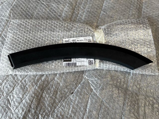 bontott MERCEDES-BENZ GLA Bal hátsó Sárvédő Díszléc