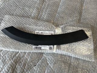 bontott MERCEDES-BENZ GLA Bal hátsó Sárvédő Díszléc