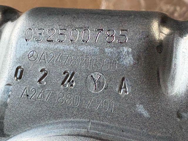 bontott MERCEDES-BENZ GLA Bal Sárvédő Oldaltartó