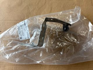 bontott MERCEDES-BENZ GLA Bal Sárvédő Oldaltartó