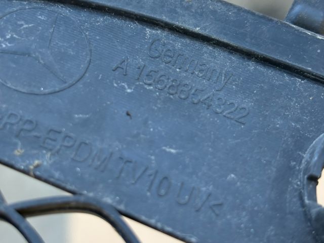 bontott MERCEDES-BENZ GLA-CLASS Első Lökhárító Alsó Középső Díszrács