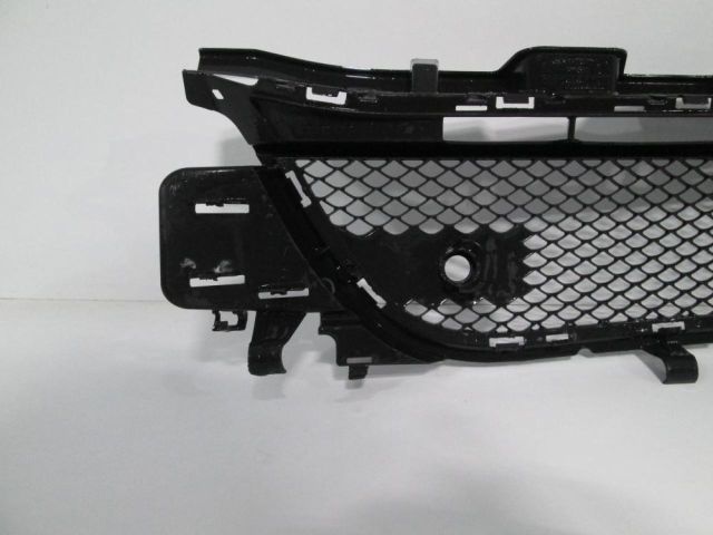 bontott MERCEDES-BENZ GLA-CLASS Első Lökhárító Alsó Középső Díszrács