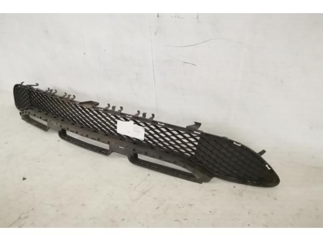 bontott MERCEDES-BENZ GLA-CLASS Első Lökhárító Alsó Középső Díszrács