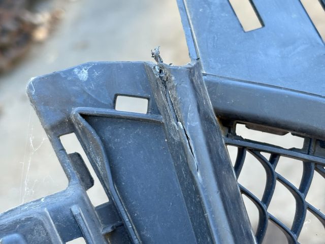 bontott MERCEDES-BENZ GLA-CLASS Első Lökhárító Alsó Középső Díszrács